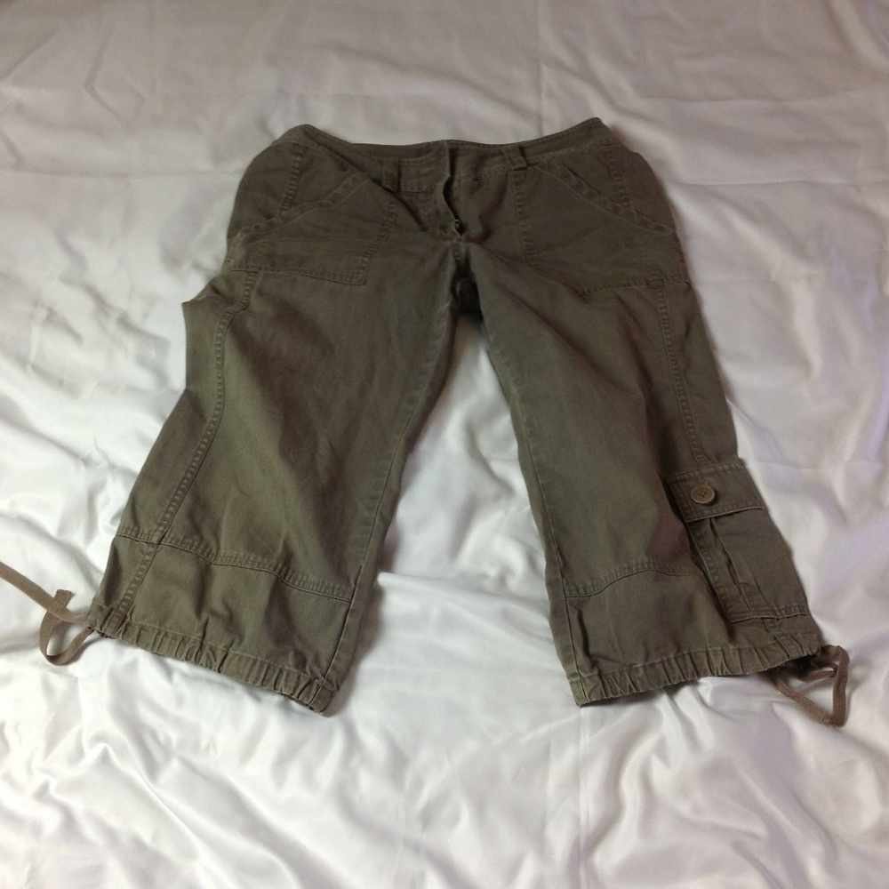 Capris - Picture 4 of 9